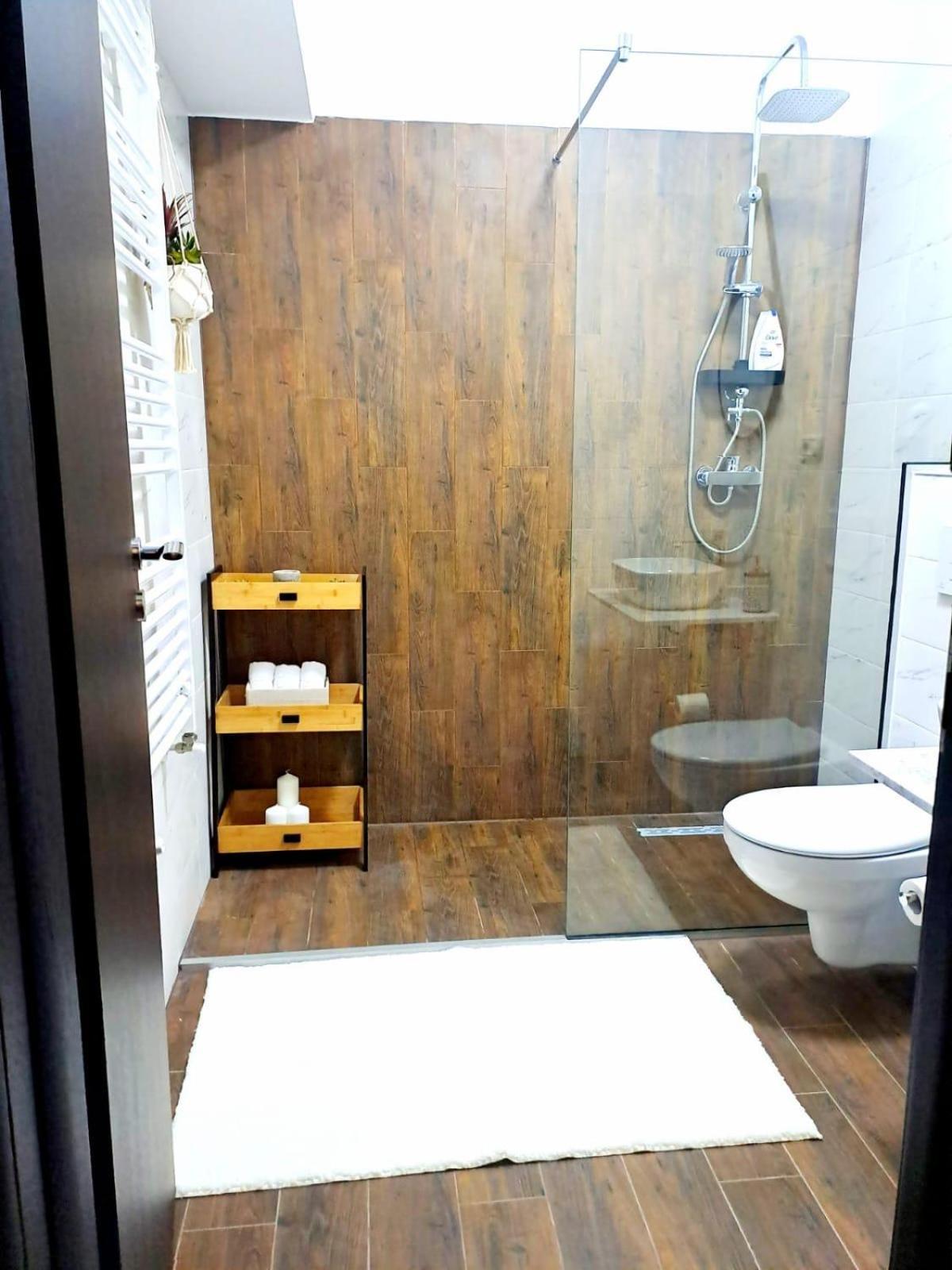 Mountain Breeze Luxury Apartment Ac & Parcare Privata Brasov Luaran gambar