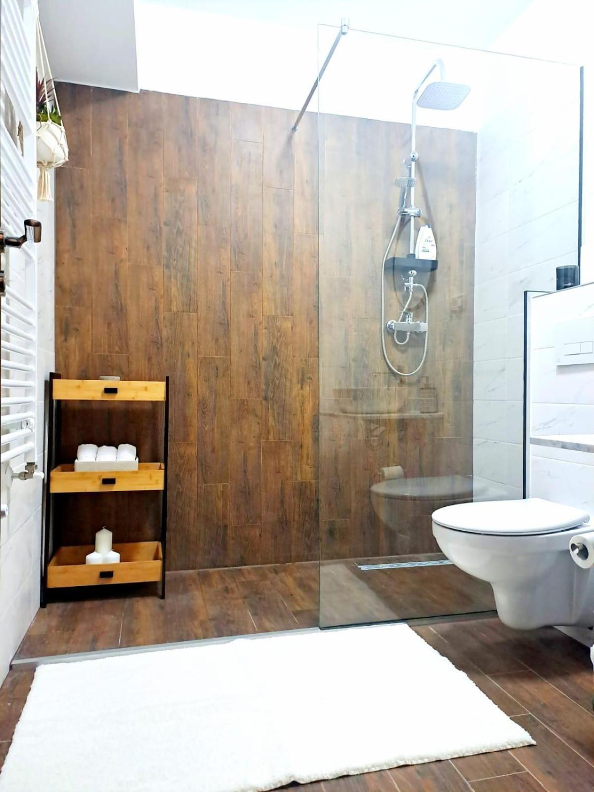 Mountain Breeze Luxury Apartment Ac & Parcare Privata Brasov Luaran gambar