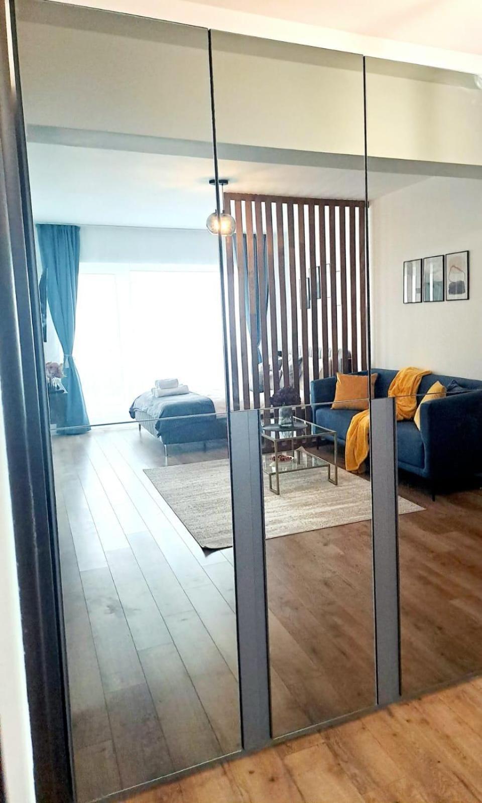 Mountain Breeze Luxury Apartment Ac & Parcare Privata Brasov Luaran gambar
